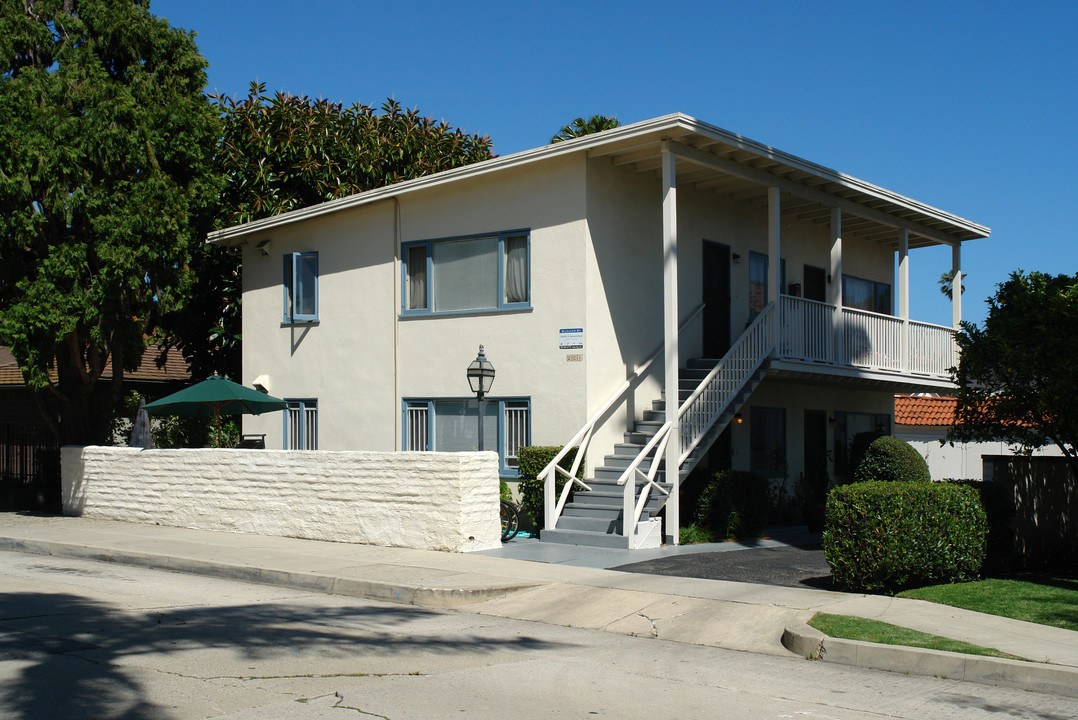 221 Natoma Ave in Santa Barbara, CA - Building Photo