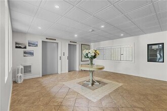 1204 Capella S in Newport, RI - Foto de edificio - Building Photo