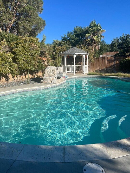 37734 Bristol Ct in Palmdale, CA - Building Photo