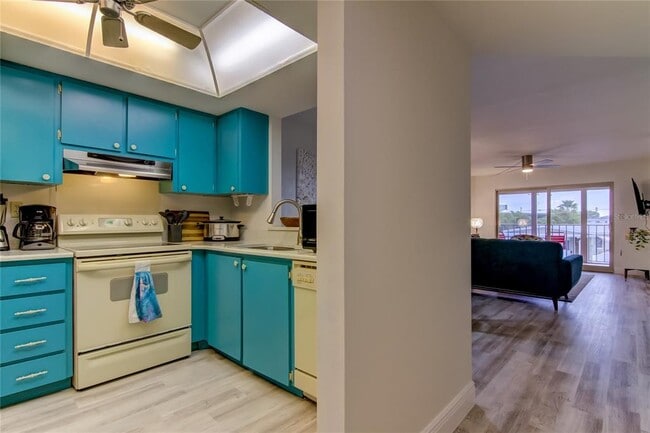 175 116th Ave in Treasure Island, FL - Building Photo - Building Photo