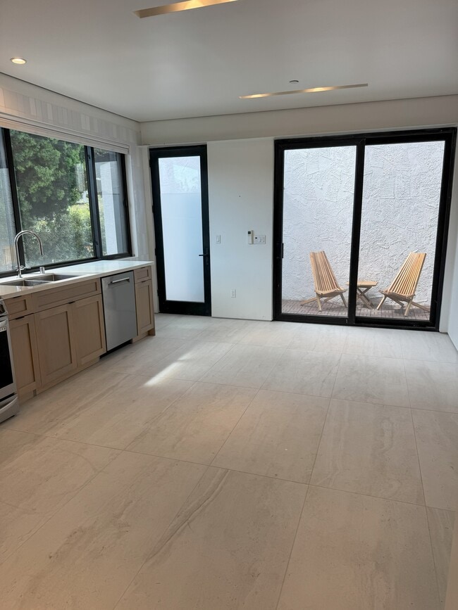 5214 Dawes Ave in Culver City, CA - Foto de edificio - Building Photo