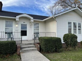 1601 E Unaka Ave in Johnson City, TN - Building Photo