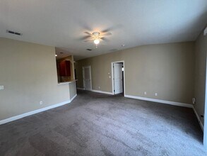 1562 Canopy Oaks Dr in Orange Park, FL - Building Photo - Building Photo