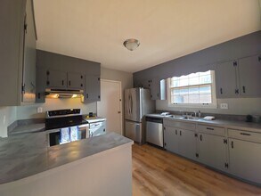 4411 NW Kenwood Dr in Huntsville, AL - Building Photo - Building Photo