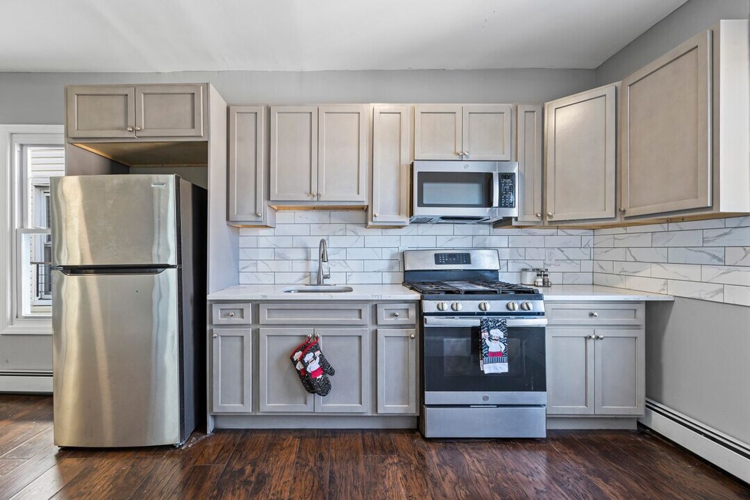 69 Rosa Parks Blvd in Paterson, NJ - Building Photo