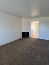 491 Minnewawa Ave in Clovis, CA - Foto de edificio - Building Photo
