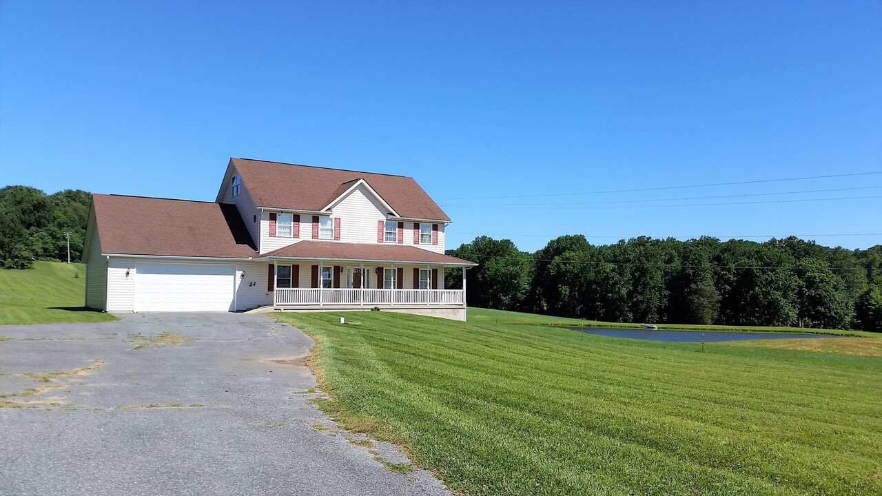 2872 Bird View Rd in Westminster, MD - Building Photo