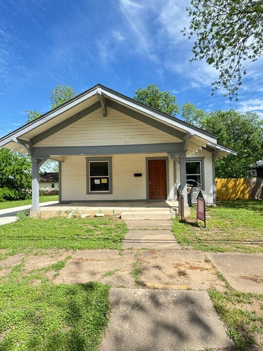 208 B St SW in Ardmore, OK - Building Photo