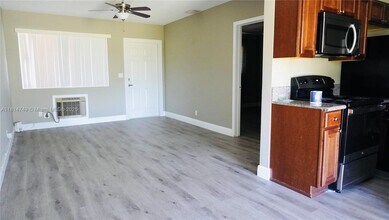 2461 Polk St in Hollywood, FL - Building Photo - Building Photo