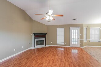 7632 Woodshire Dr in Horn Lake, MS - Building Photo - Building Photo
