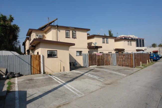 14522 Gault St in Van Nuys, CA - Building Photo - Building Photo