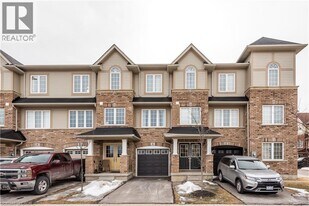 4 Mayland Trl in Hamilton, ON - Building Photo