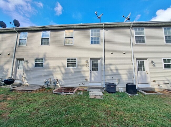 70 N Blettner Ave in Hanover, PA - Building Photo - Building Photo