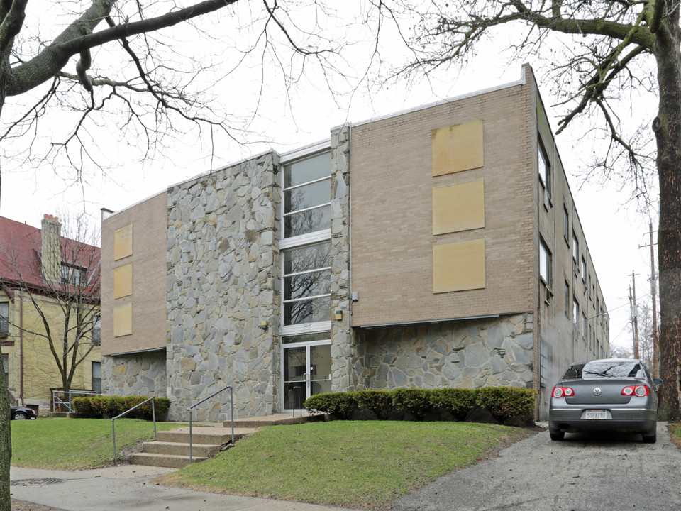 2820 W Kilbourn Ave in Milwaukee, WI - Building Photo