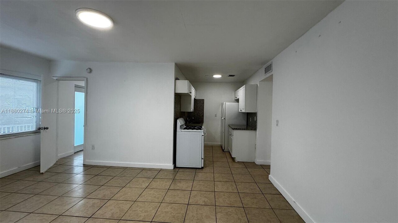 1225 Marseille Dr in Miami Beach, FL - Building Photo