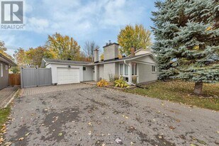 2018 Quincy Ave in Ottawa, ON - Building Photo