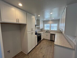 887 Redwood Ave in Santa Maria, CA - Building Photo - Building Photo