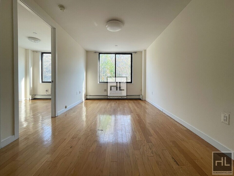 E. Williamsburg Affordable Full-Amenity Bl in Brooklyn, NY - Building Photo