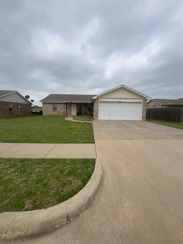 213 Bobbie Ann Ct in Granbury, TX - Building Photo