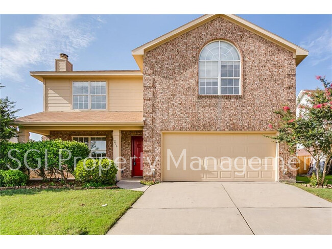 1216 Jackson Dr in Crowley, TX - Foto de edificio - Building Photo