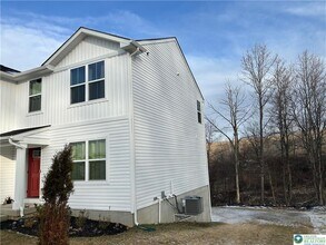 2525 Barnes Ln in Allentown, PA - Building Photo - Building Photo