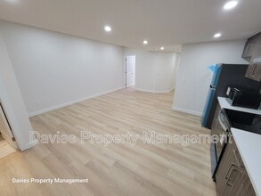 5429 Chappelle Rd. SW in Edmonton, AB - Building Photo - Building Photo