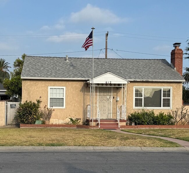 property at 612 S 3rd St