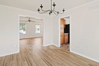 819 Bluegrass Ln in Champaign, IL - Building Photo - Building Photo