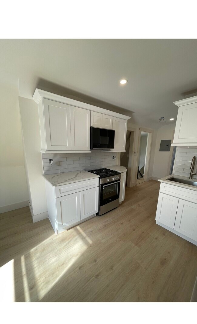 44 Madeleine Ave Apartments and Nearby New Rochelle Apartments For Rent