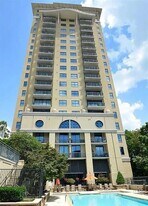 3040 Peachtree Rd in Atlanta, GA - Building Photo