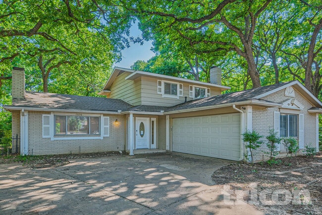 2606 Olympia Ct in Arlington, TX - Foto de edificio - Building Photo