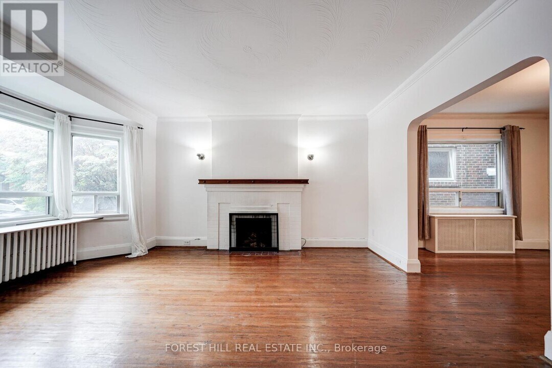 39-39 Robina Ave in Toronto, ON - Building Photo