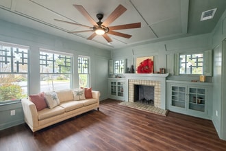 843 Rigsby Ave in San Antonio, TX - Foto de edificio - Building Photo