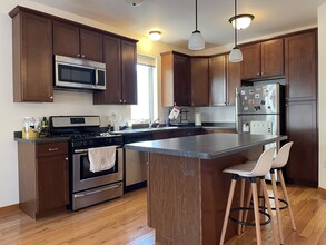 1225 St James Ct in Madison, WI - Building Photo - Building Photo