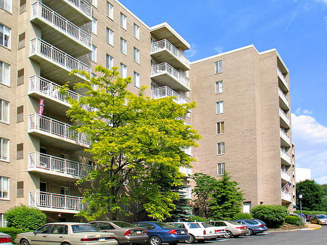 Bower Hill Apartments in Mt. Lebanon, PA - Building Photo