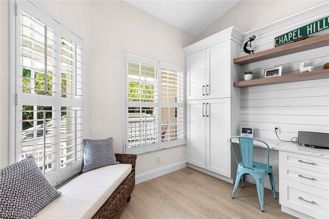 1930 Willow Bend Cir in Naples, FL - Building Photo