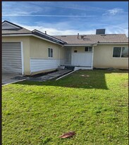 2108 Edgewood St in Bakersfield, CA - Building Photo