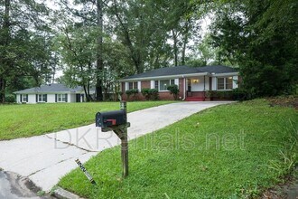 2293 Vistamont Dr in Decatur, GA - Building Photo - Building Photo