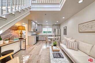 121 Strand St in Santa Monica, CA - Building Photo - Building Photo