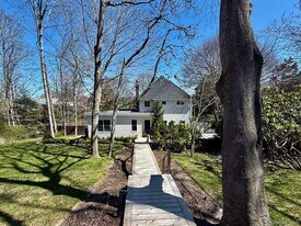 323 Division St in Sag Harbor, NY - Building Photo