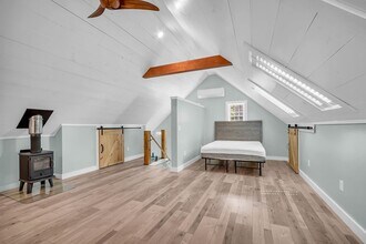 10 Wallace Brook Rd in Brookline, NH - Building Photo - Building Photo