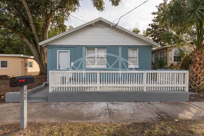property at 1550 W 2nd St