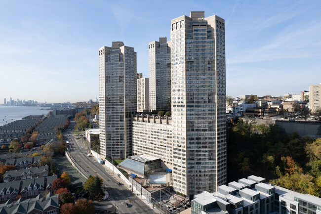 The Galaxy Towers in Guttenberg, NJ - Foto de edificio - Building Photo