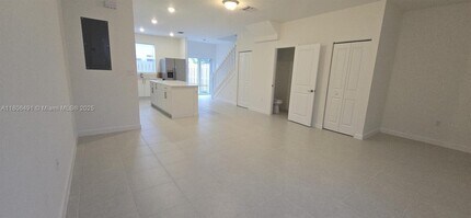 102 NW 11th Ct in Florida City, FL - Building Photo - Building Photo