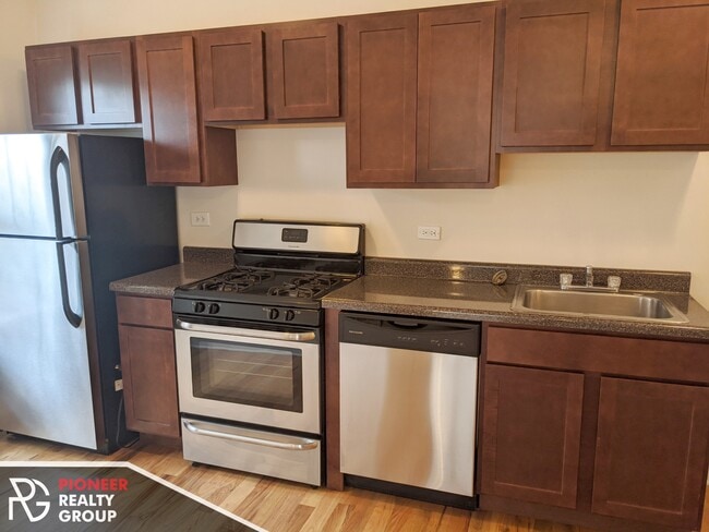 957 W Cornelia Ave, Unit 957-1A