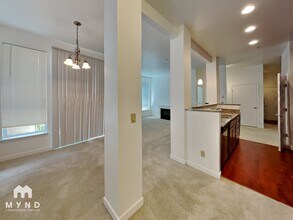 2222 152nd Ave NE, Unit 215 in Redmond, WA - Building Photo - Building Photo