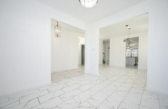 15106 Timberson Rdg Ln in Houston, TX - Foto de edificio - Building Photo