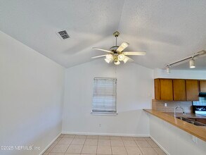 665 10th Pl S in Jacksonville Beach, FL - Building Photo - Building Photo