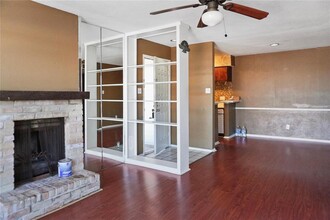 2100 Wilcrest Dr in Houston, TX - Building Photo - Building Photo