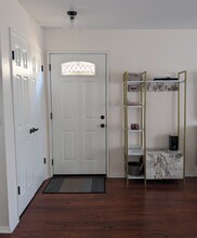 24434 Nicklaus Dr, Unit M6 in Santa Clarita, CA - Building Photo - Building Photo